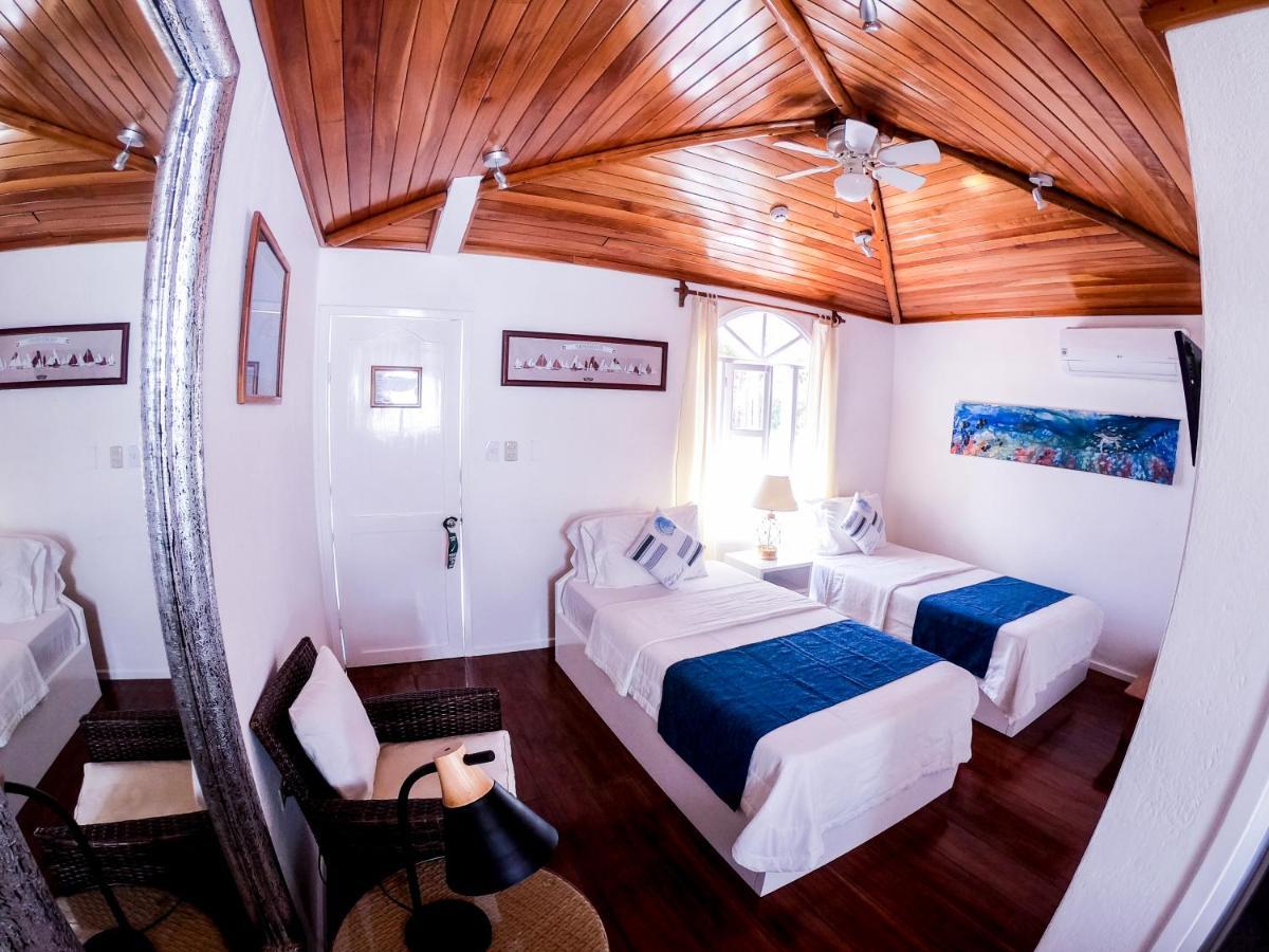 Hotel Angermeyer Waterfront Inn Puerto Ayora  Eksteriør bilde