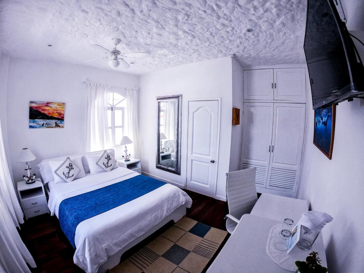 Hotel Angermeyer Waterfront Inn Puerto Ayora  Eksteriør bilde