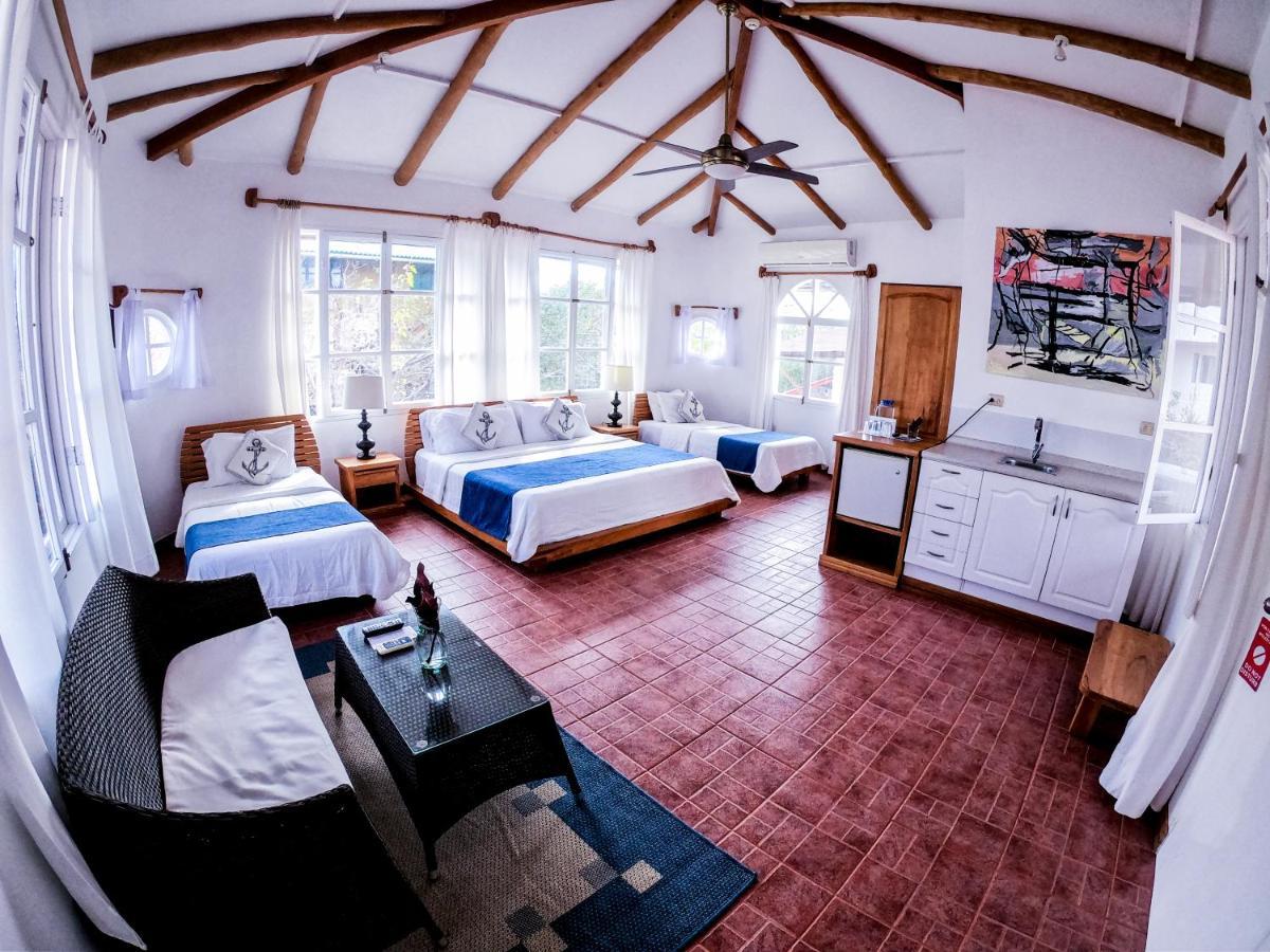 Hotel Angermeyer Waterfront Inn Puerto Ayora  Eksteriør bilde