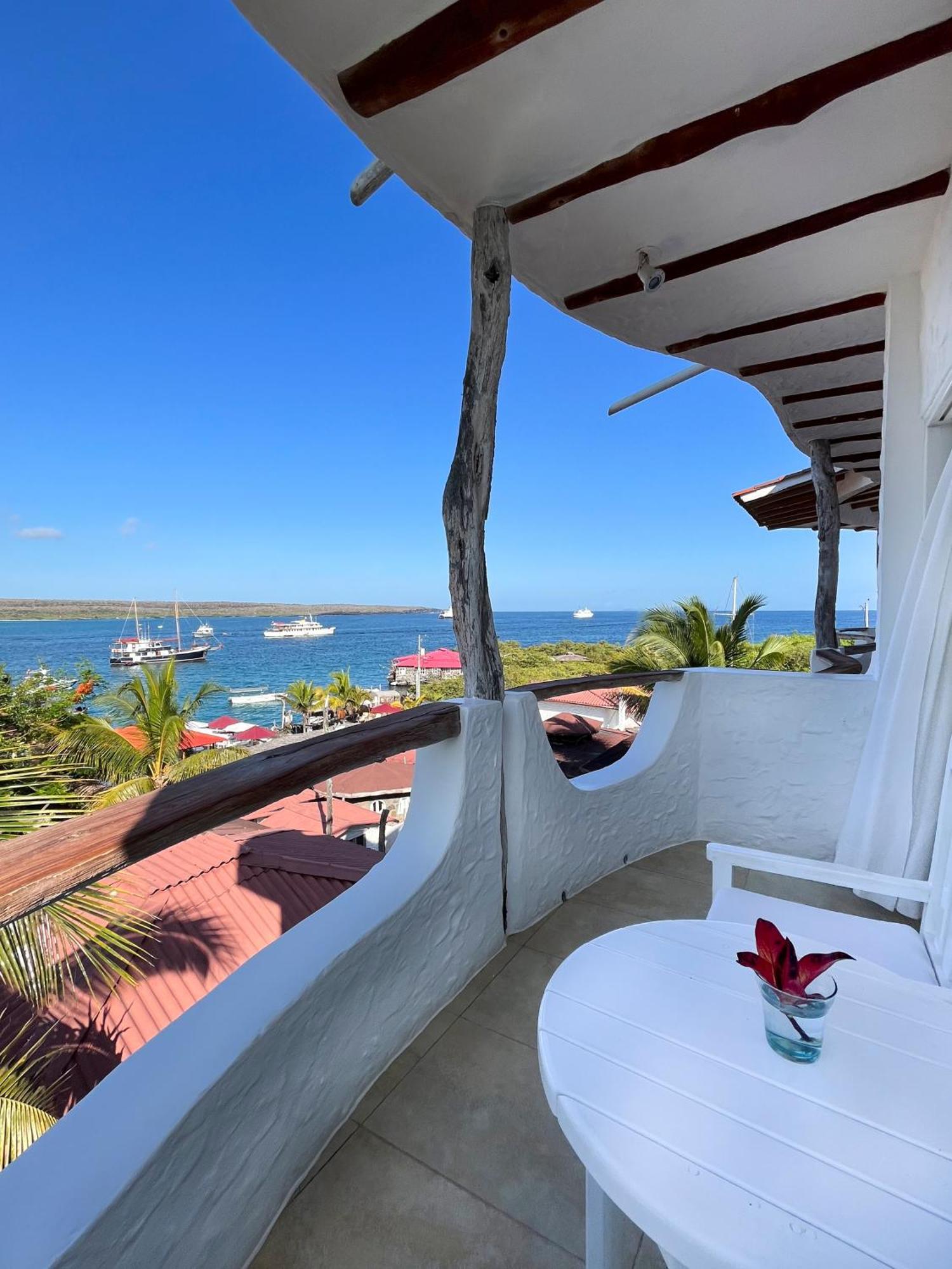 Hotel Angermeyer Waterfront Inn Puerto Ayora  Eksteriør bilde
