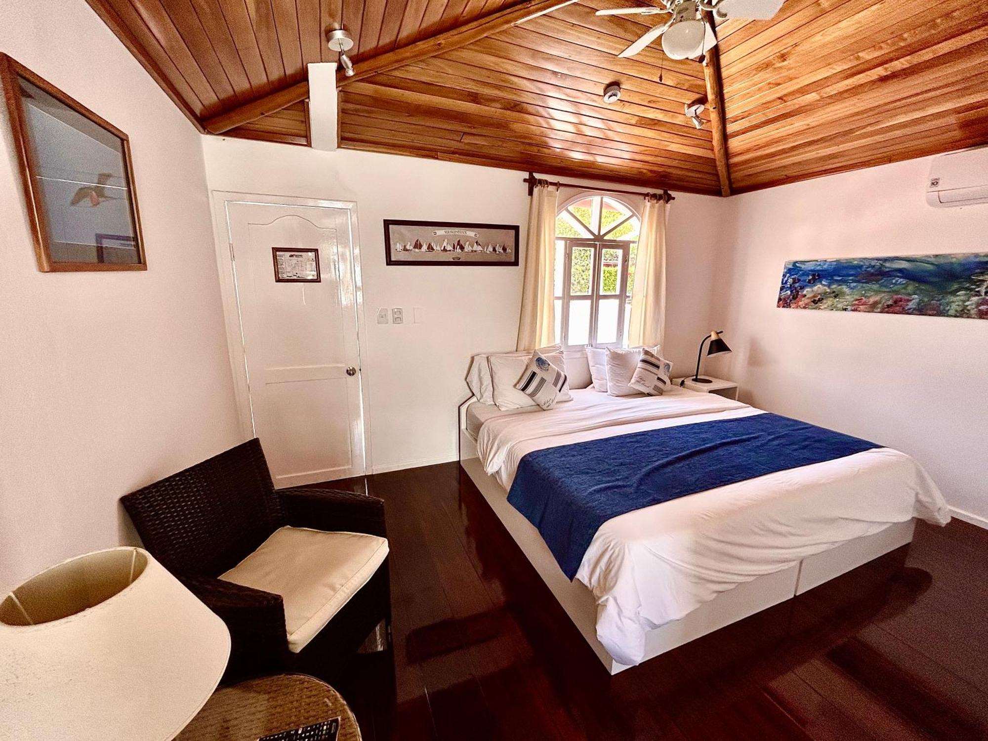 Hotel Angermeyer Waterfront Inn Puerto Ayora  Eksteriør bilde