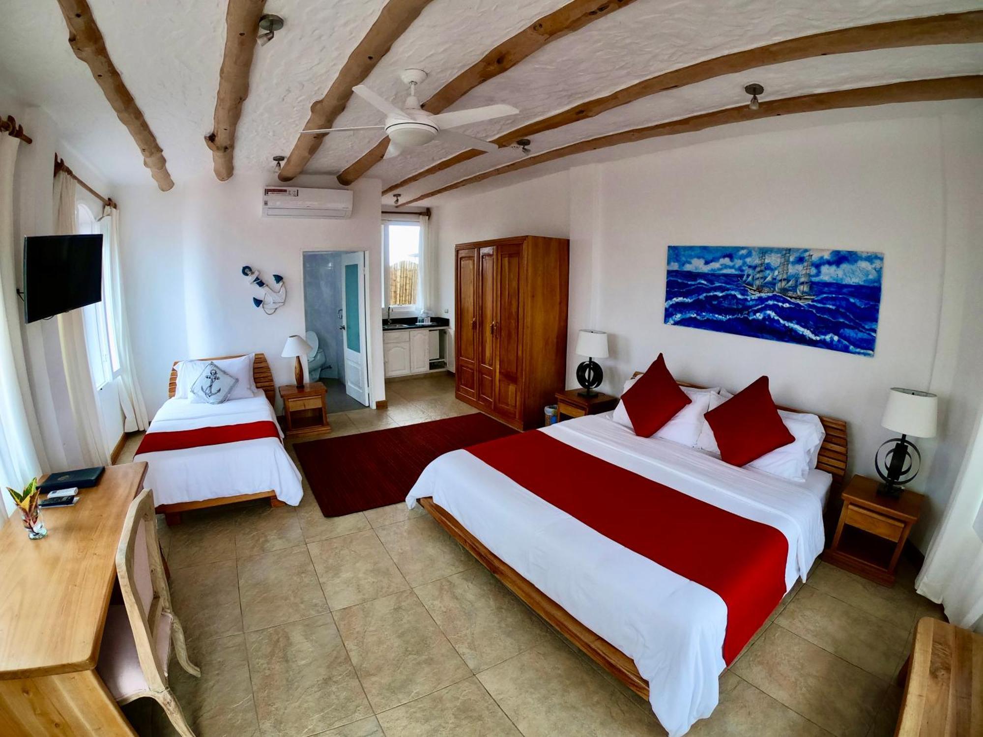 Hotel Angermeyer Waterfront Inn Puerto Ayora  Eksteriør bilde