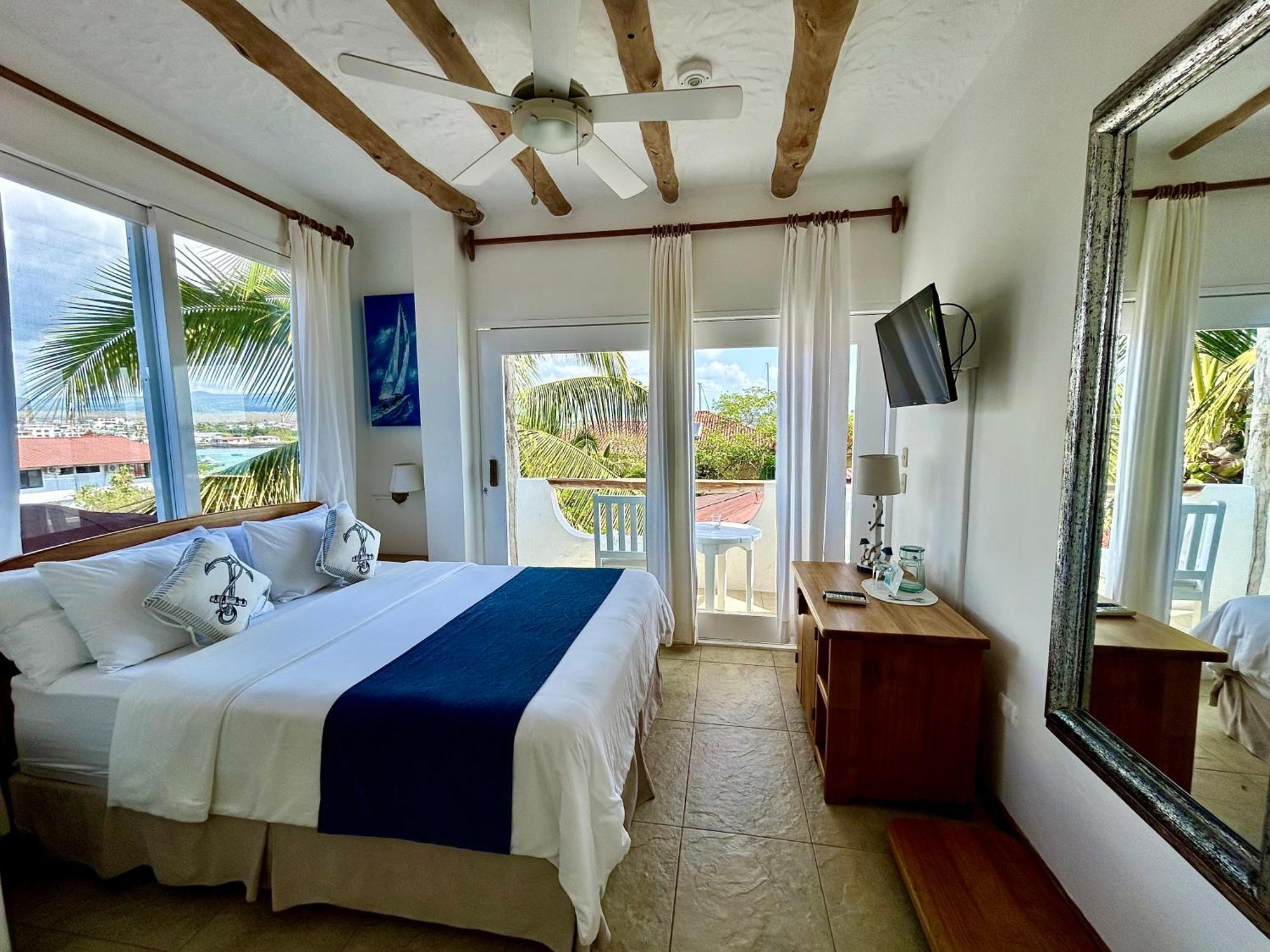 Hotel Angermeyer Waterfront Inn Puerto Ayora  Eksteriør bilde
