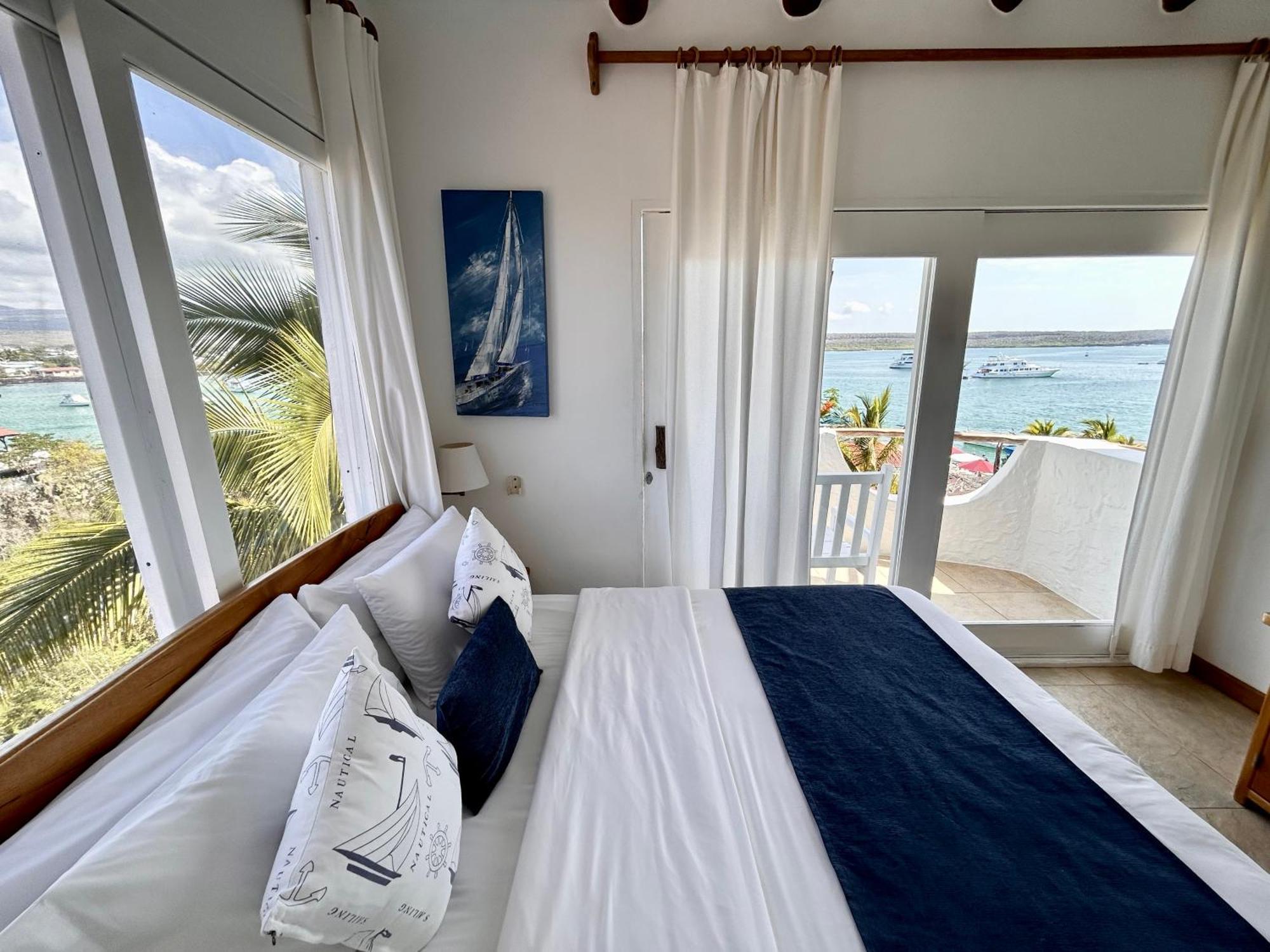 Hotel Angermeyer Waterfront Inn Puerto Ayora  Eksteriør bilde