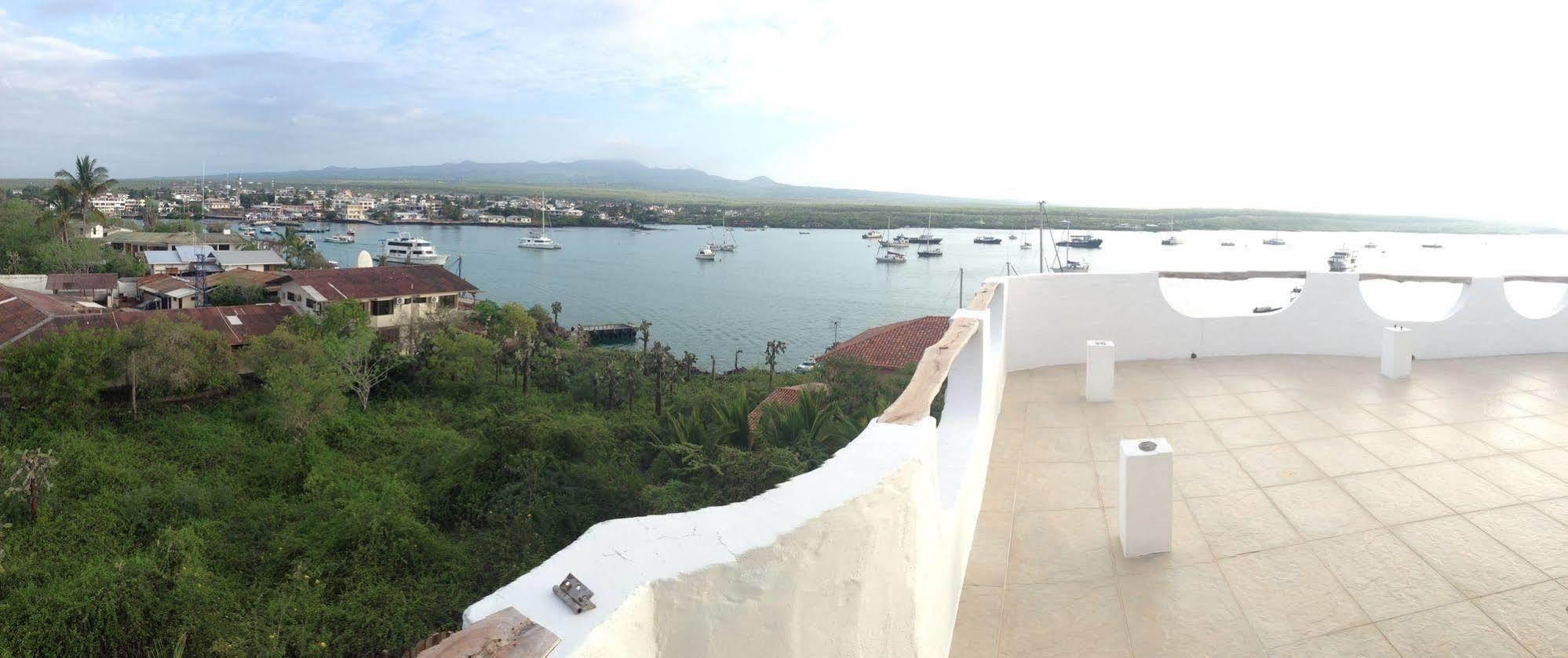 Hotel Angermeyer Waterfront Inn Puerto Ayora  Eksteriør bilde
