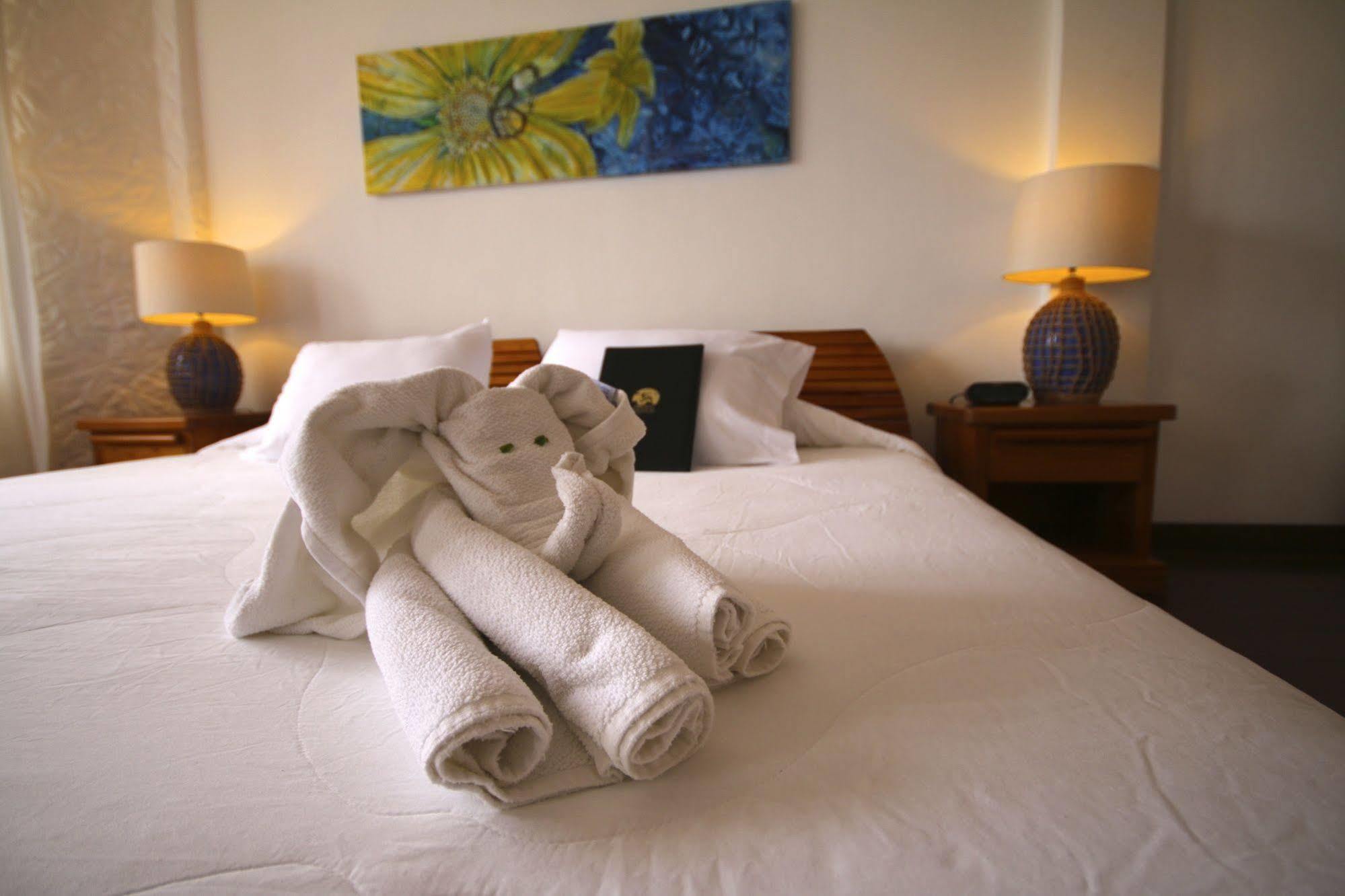 Hotel Angermeyer Waterfront Inn Puerto Ayora  Eksteriør bilde