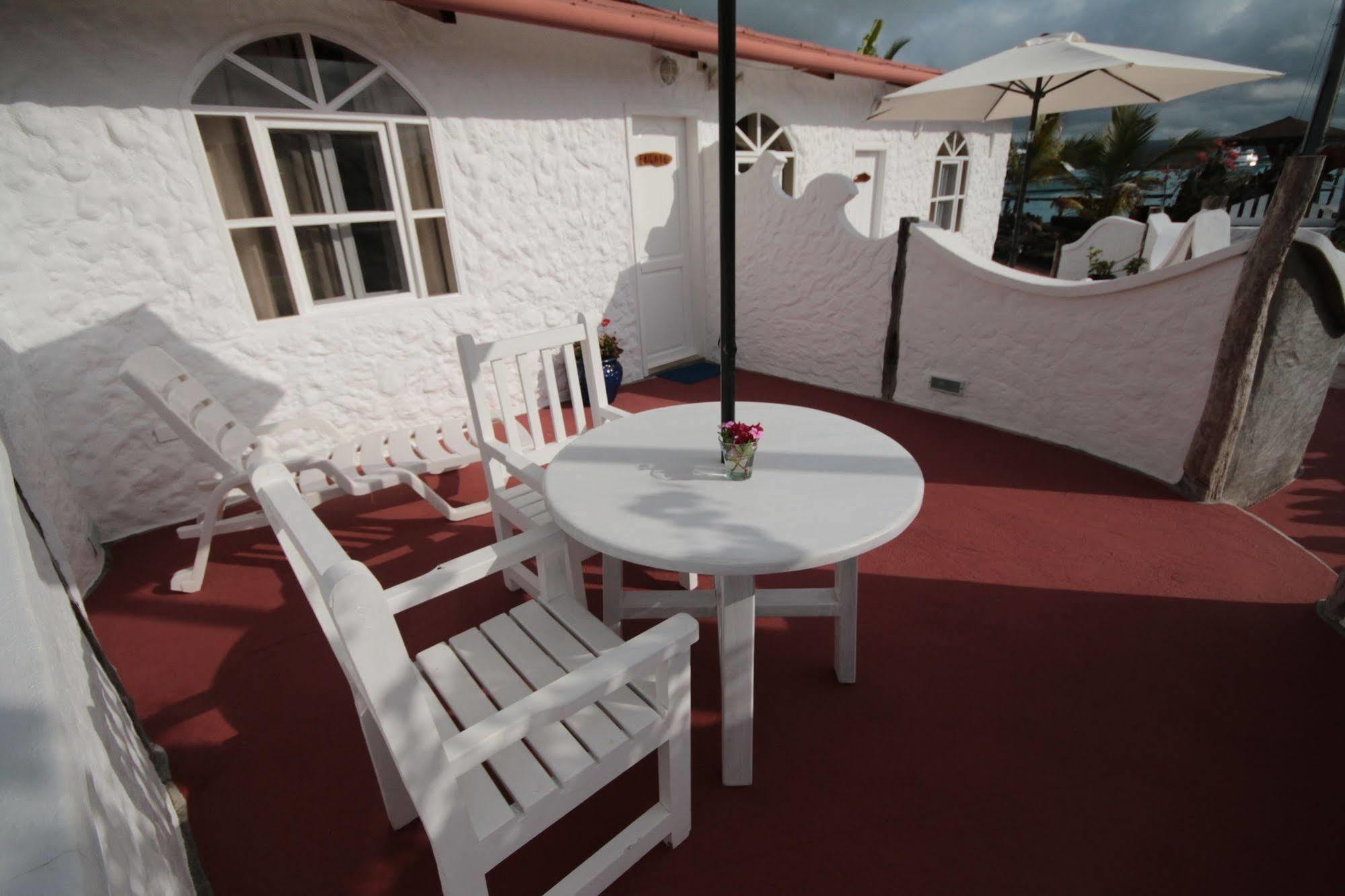 Hotel Angermeyer Waterfront Inn Puerto Ayora  Eksteriør bilde