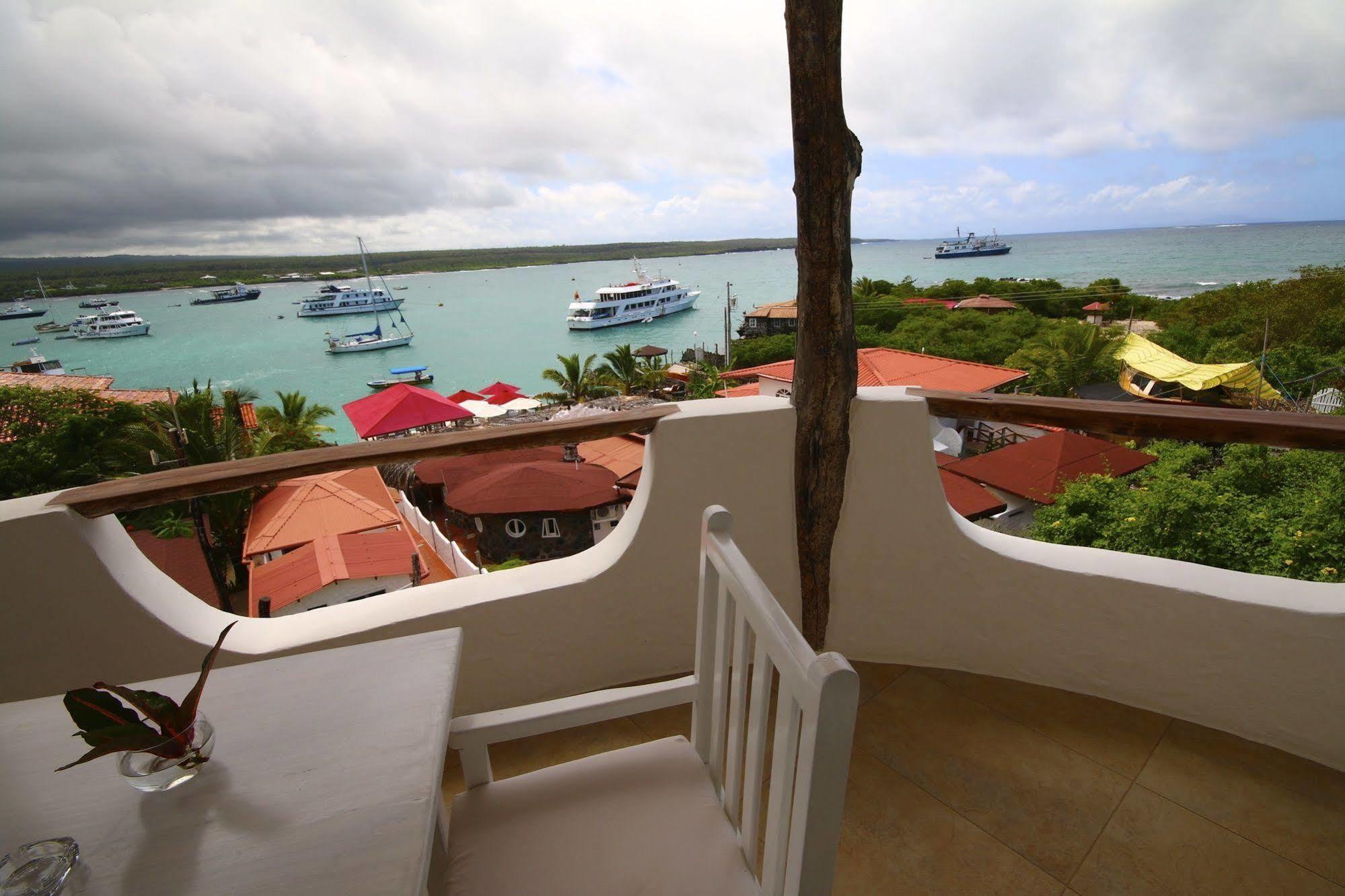 Hotel Angermeyer Waterfront Inn Puerto Ayora  Eksteriør bilde